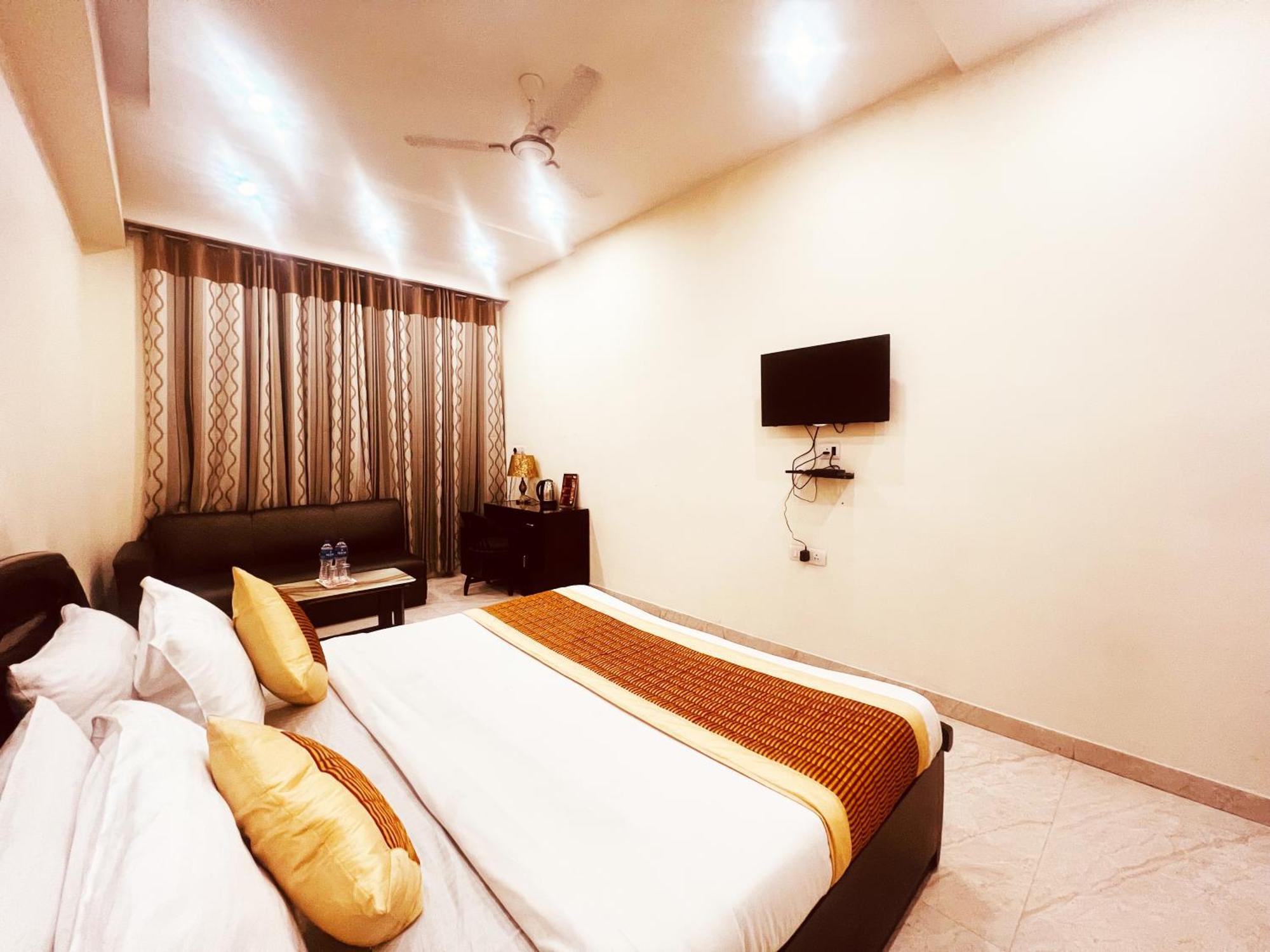 Hotel Lagoona And Banquet Hall Nueva Delhi Exterior foto